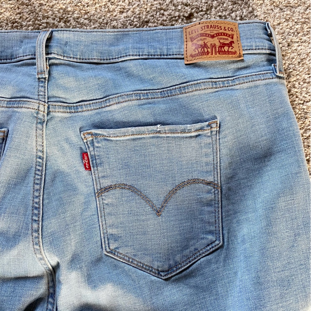 Levi’s High Rise Skinny Distressed Jeans, 20W, Light Wash GUC - Picture 6 of 6